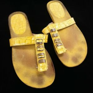 Bandolino | Yellow Flip Flop Sandals | Women's 11M